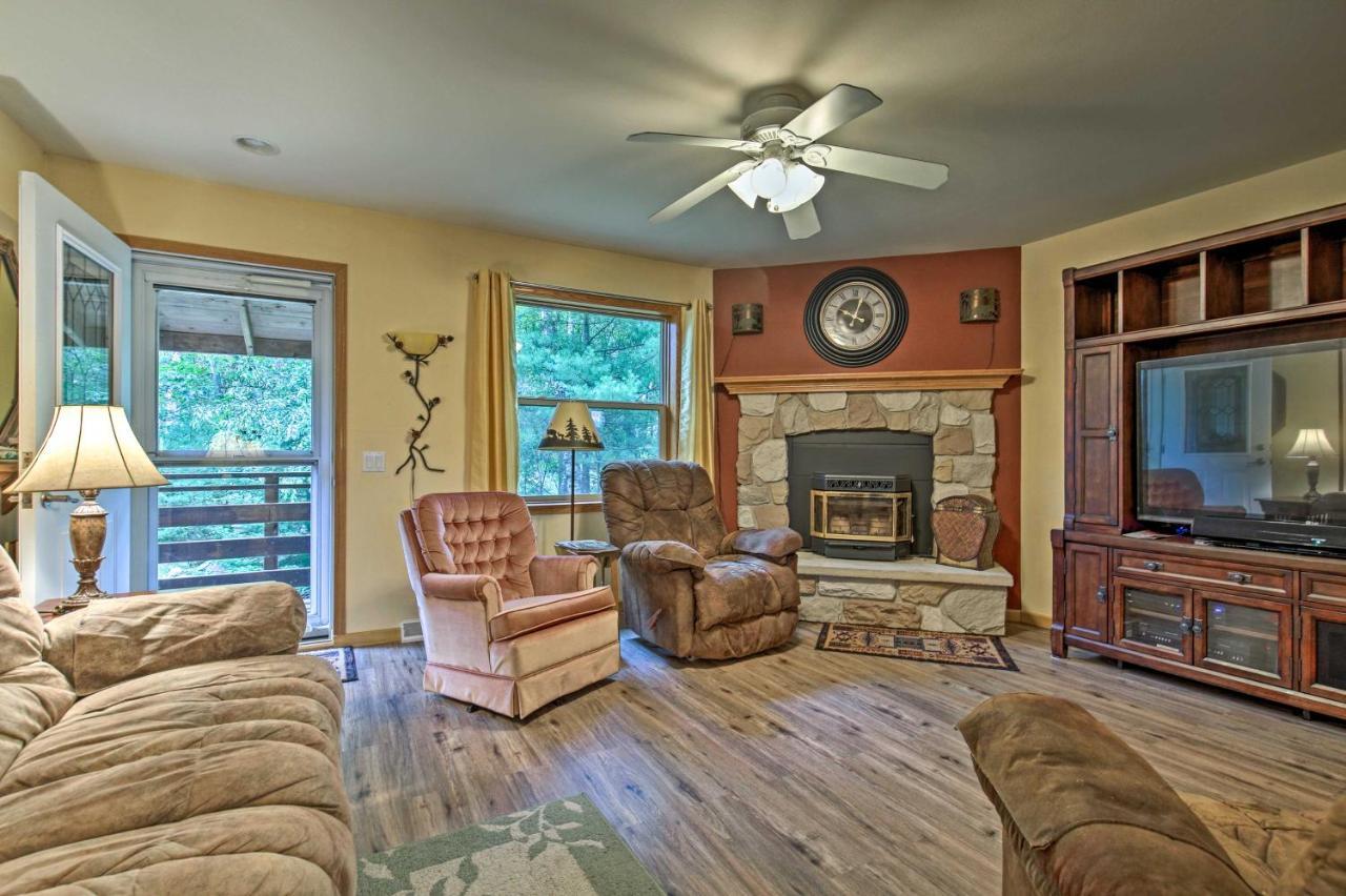 Lakefront Family Getaway With Private Deck And Dock! Conover 外观 照片